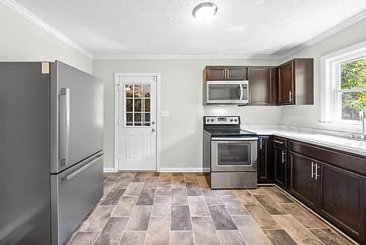 2nd image of 365 Hickory Grove Blvd