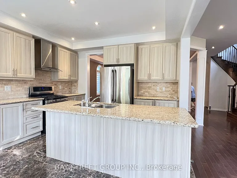 116 Riding Mountain Dr — Photo 16