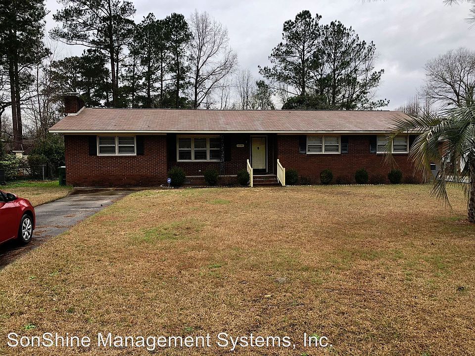 1st image of 1751 Woods Dr