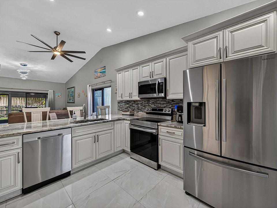 1st image of 1036 E Lakes Drive
