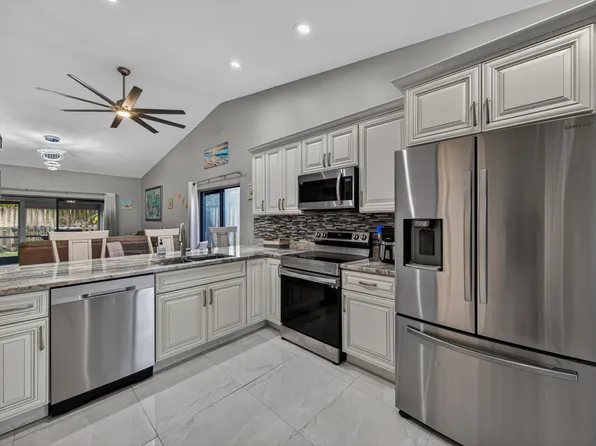 1036 E Lakes Drive, Pompano Beach, FL 33064