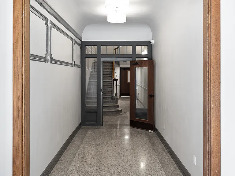 Concordia 27 Apartments - Free 1G Internet & Parking — Photo 13