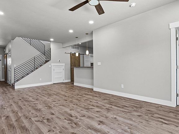 5th image of 423 Brealyn Ct #B