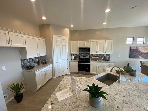 3rd image of 748 N Camino Colina Del Pino #88