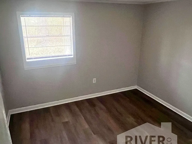 111 Parker Dr — Photo 6