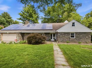 8 Fairwood Farms Dr, West Hartford, CT 06107