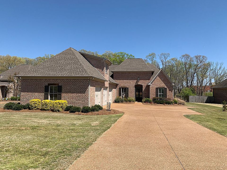 1st image of 106 Pin Oak Dr