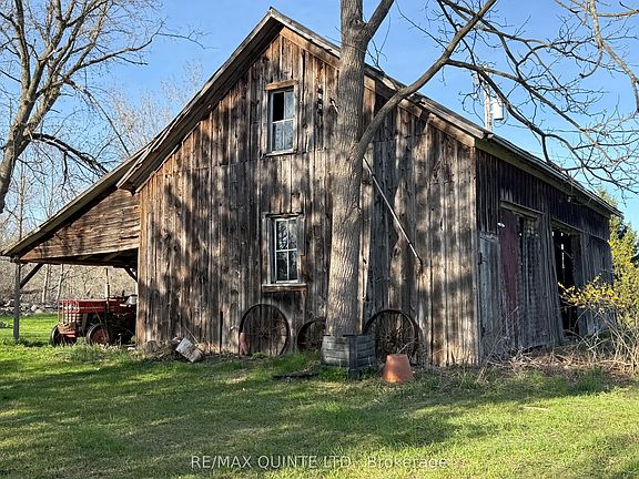 5th image of 1079 Clearview Rd