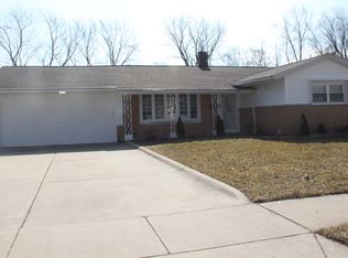 1255 Carswell Ave, Elk Grove Village, IL 60007