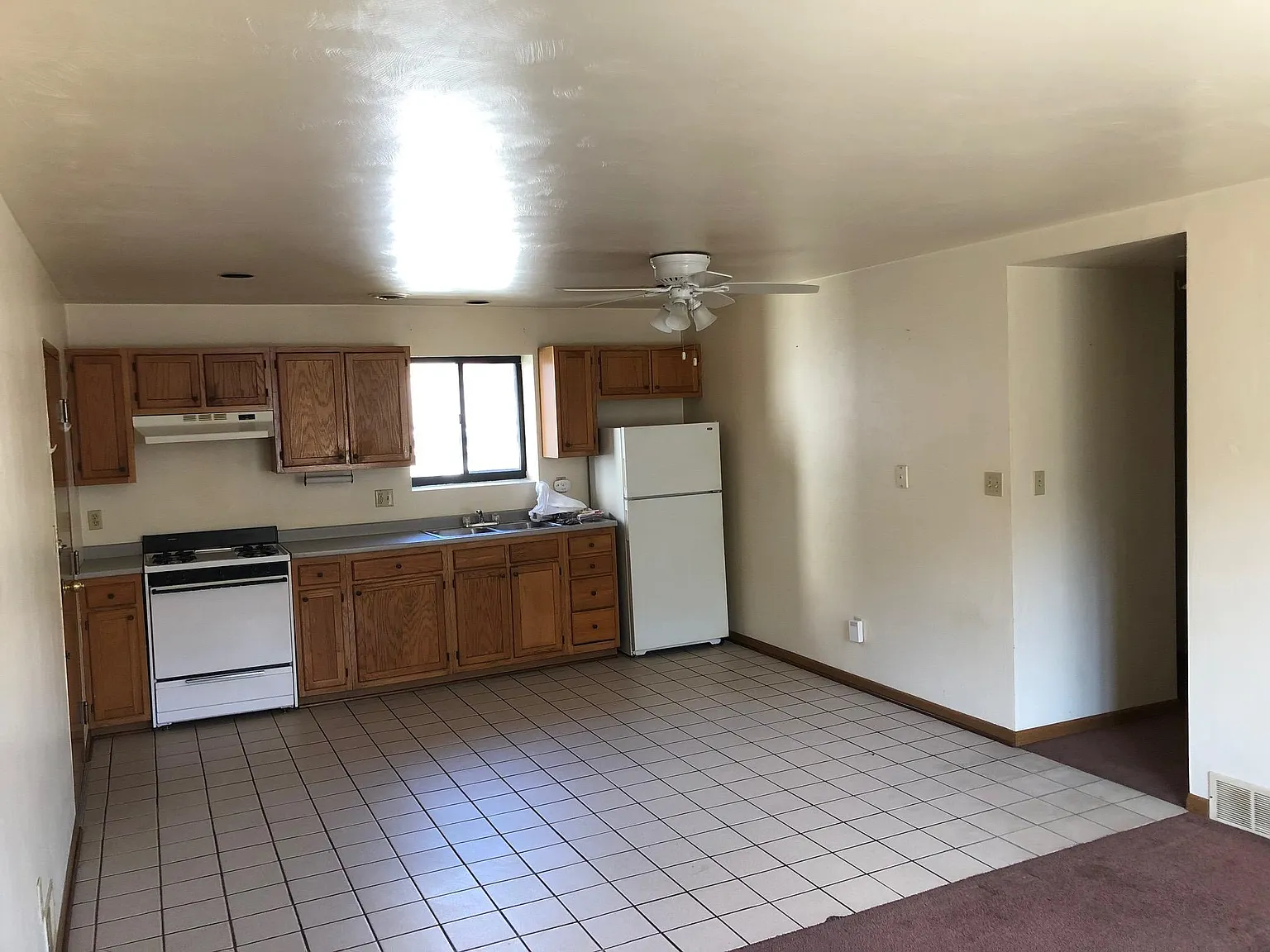 2 bed, 900 sqft, $1,000 — Photo 3