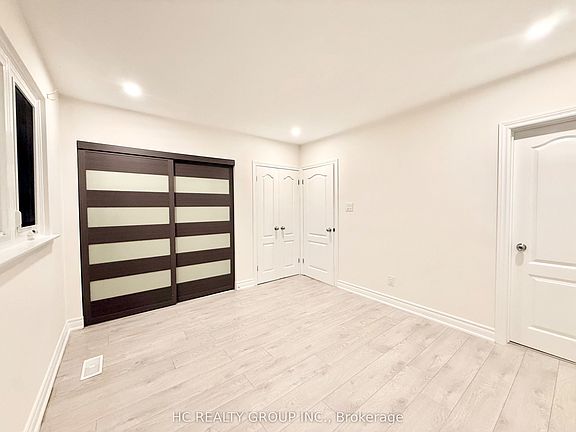 3rd image of 52 Dukinfield Cres