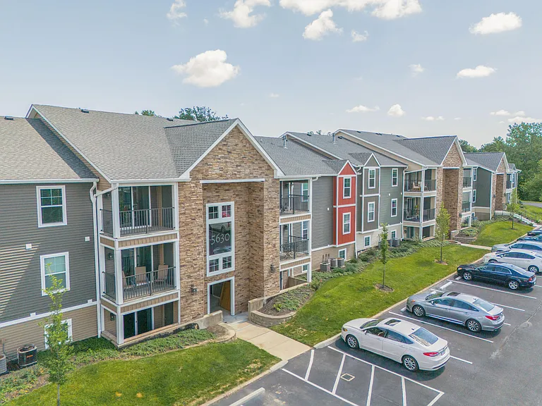 Hilltop Apartments — Photo 52