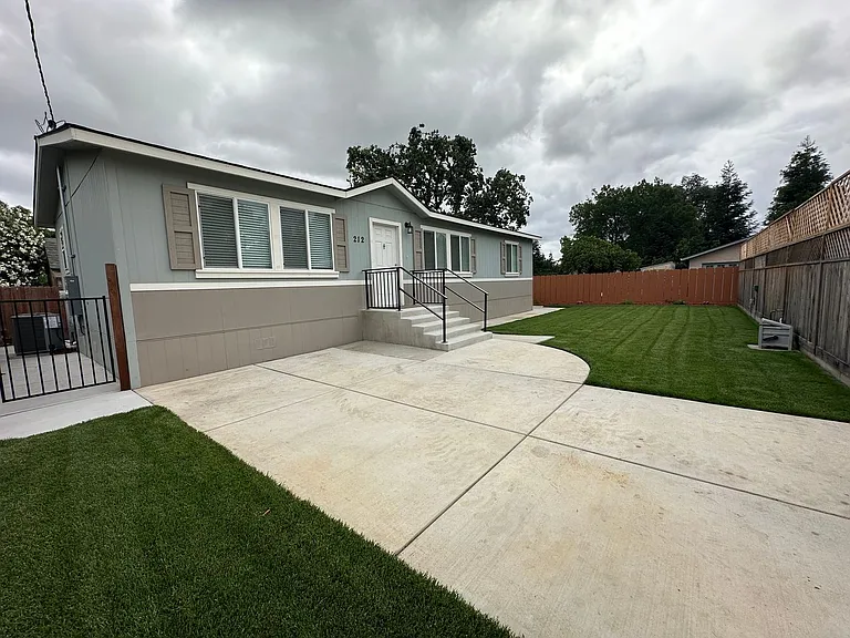 212 Las Flores Ave — Photo 1