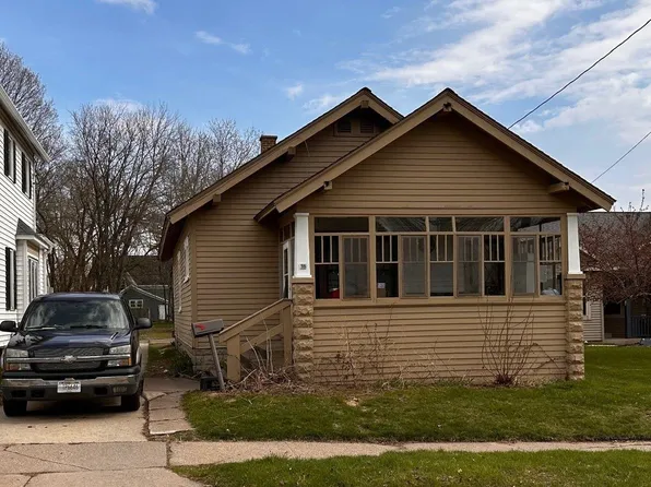 16 N Clinton Ave, Clintonville, WI 54929