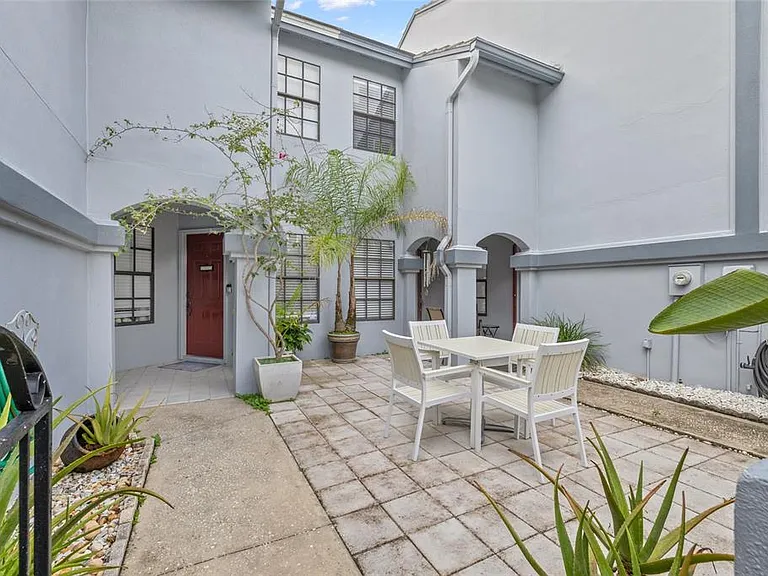 4265 Brentwood Park Cir — Photo 4