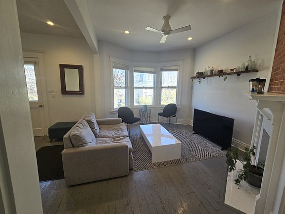 4th image of 254 W Utica St