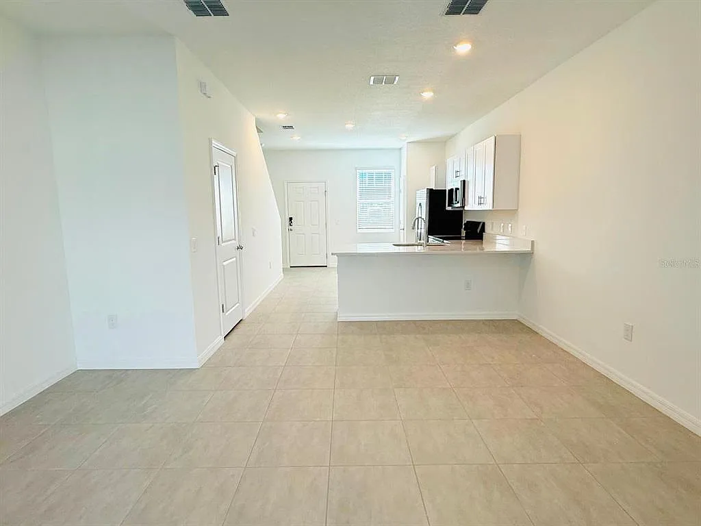 2 bed, 2.5 bath, 1023 sqft, $1,600 — Photo 4