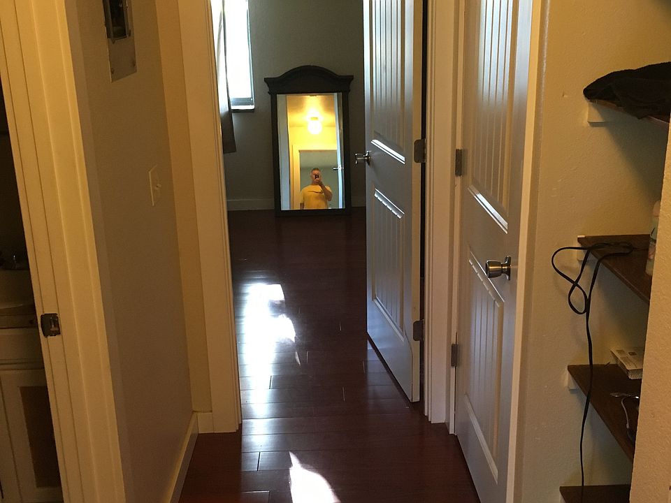 1st image of 900 Emerald Ave NE #906