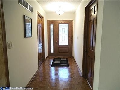 4th image of 1821 Greenbriar Ln