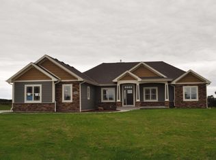 2925 Crosswind Trl, Jackson, WI 53037