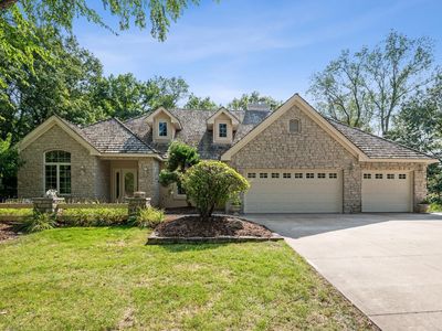 124 W Pleasant Lake Rd, North Oaks, MN, 55127