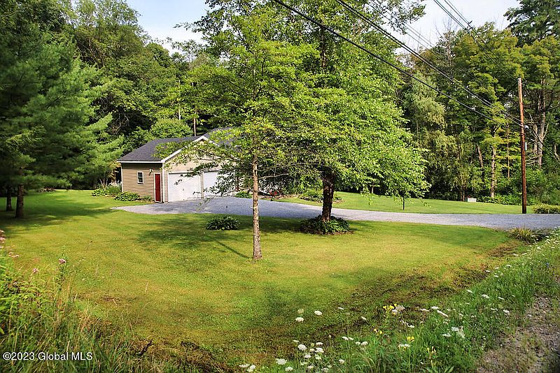3rd image of 5557 Lake Road