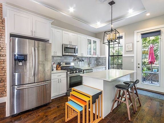 2nd image of 549 Monroe St