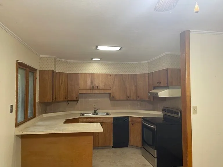 1415 S Western Ave — Photo 4