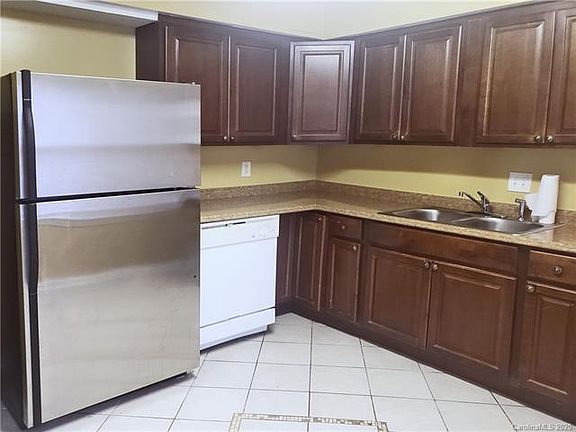 3rd image of 4746 Old Lantern Way