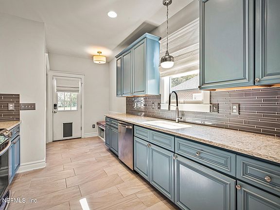 2nd image of 3684 Walsh St