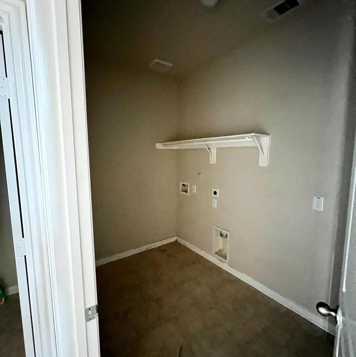 4 bed, 2.5 bath, 2566 sqft, $2,400 — Photo 4