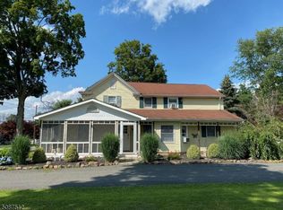 22 Thomastown Rd, Mine Hill, NJ 07803