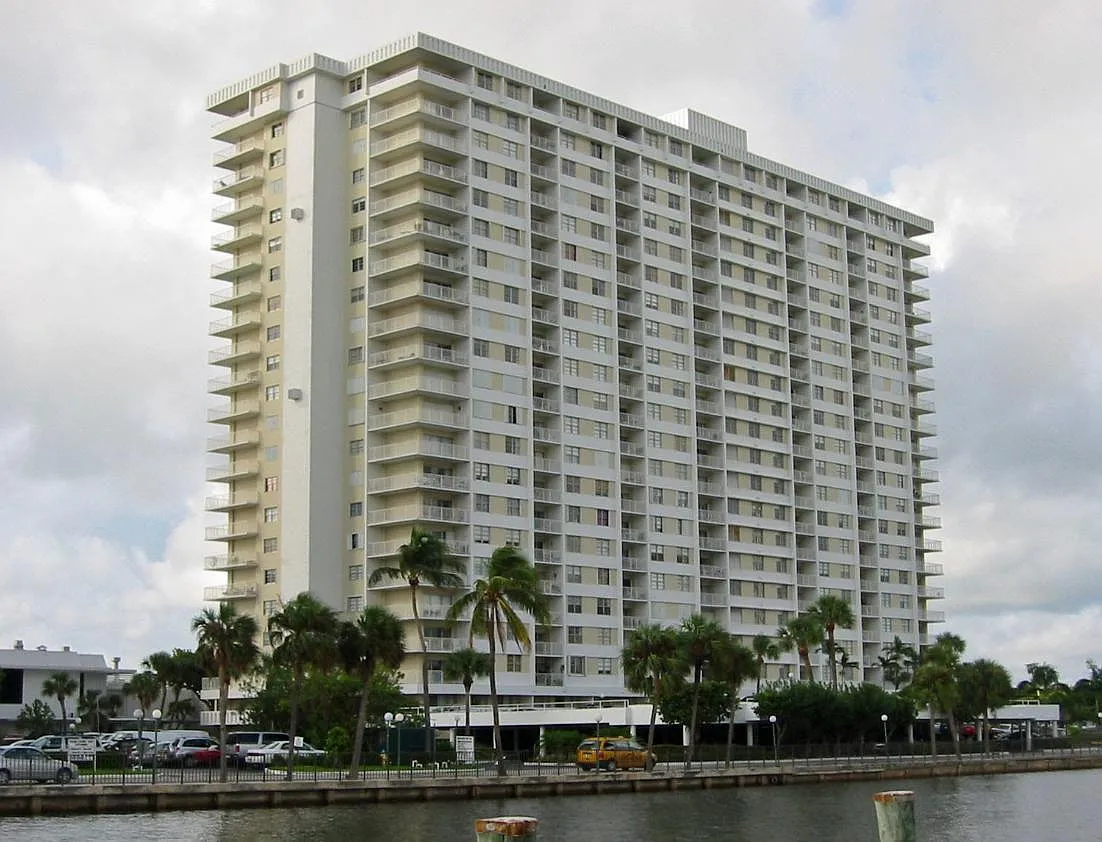 2 bed, 1295 sqft, $3,000 — Photo 2