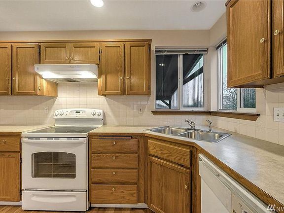5th image of 1326 E 63rd St