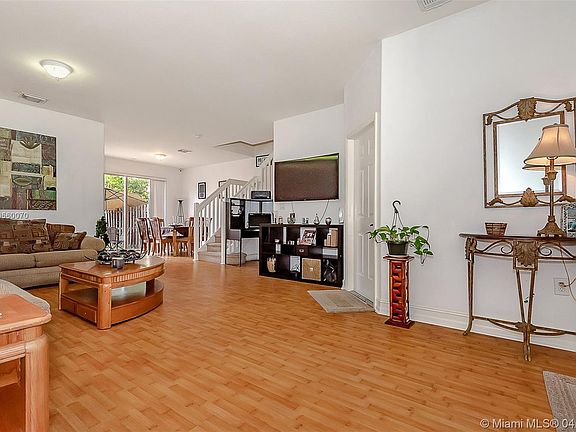 4th image of 11454 NW 77th Ln #11454