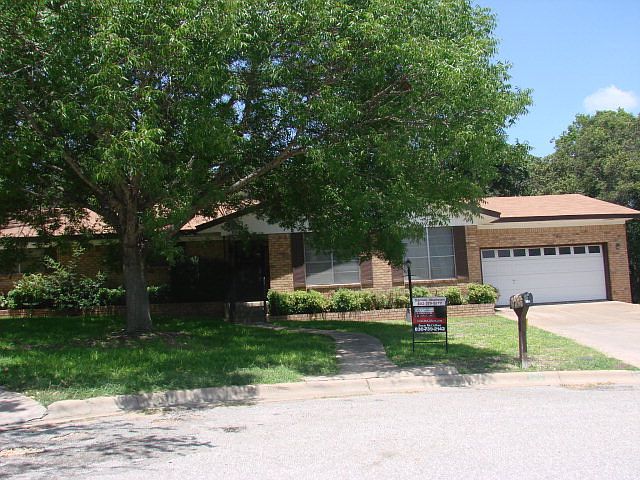 1st image of 122 Crescent Dr