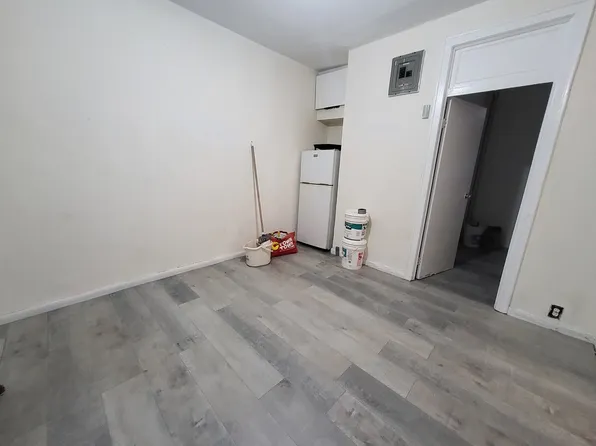 2106 35th St APT 1D, Astoria, NY 11105