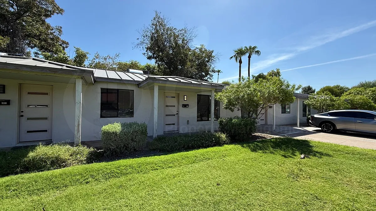 2 bed, 1.0 bath, 800 sqft, $1,399 — Photo 2