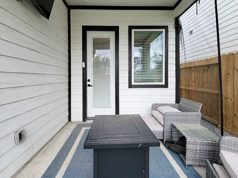 6520 Couch St — Photo 39