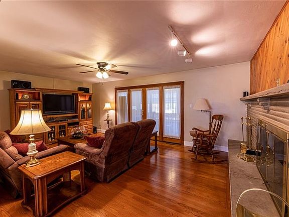 2nd image of 318 Vandivort Dr