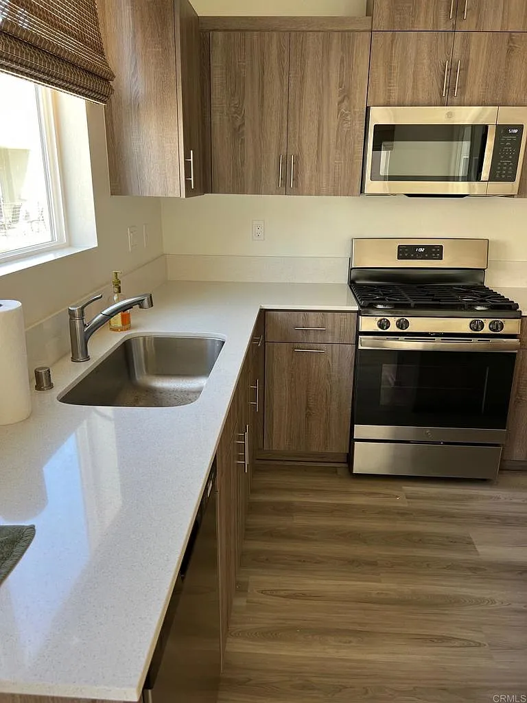 Building Photo - 5422 Beachfront Cv #61