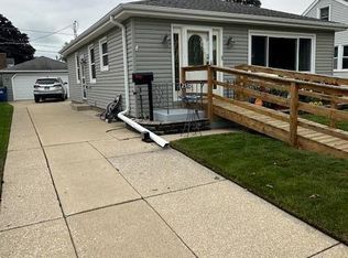 2510 W Crescent St, Racine, WI 53403