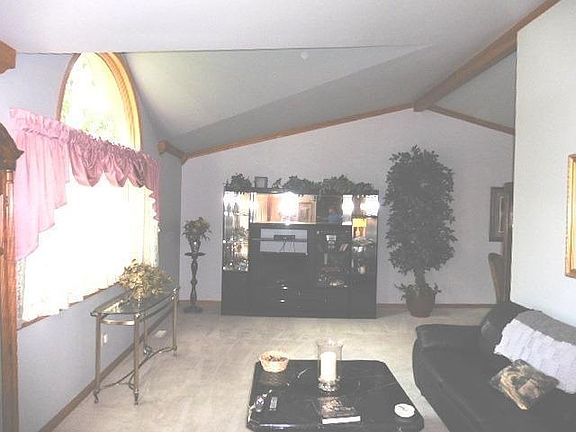 5th image of 1526 Oak Leaf Dr