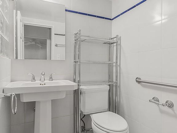 3rd image of 100 W 57th St #16ON