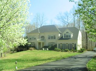 6675 Rutledge Dr, Fairfax Station, VA 22039