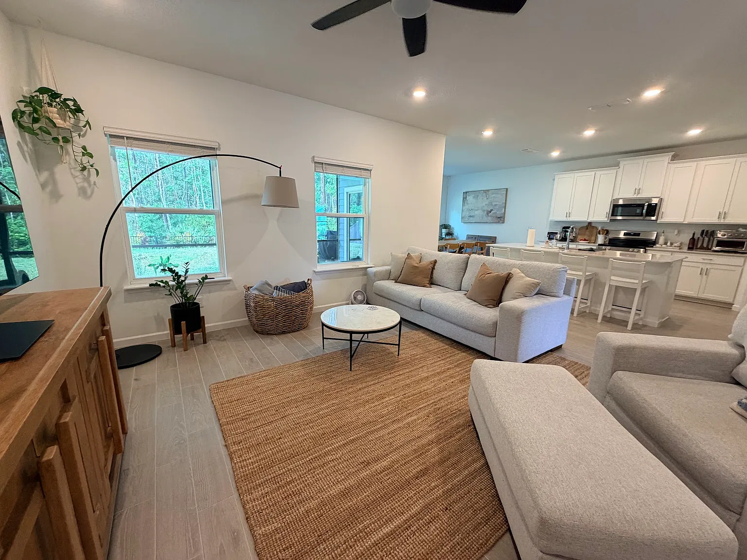 4 bed, 2100 sqft, $2,695 — Photo 4
