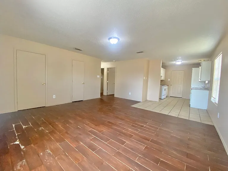 3318 Itasca St — Photo 3