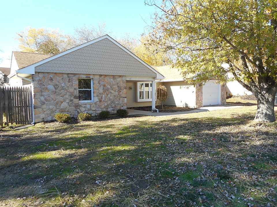 2nd image of 913 Hampton Way