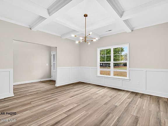 5th image of 910 Montague Court
