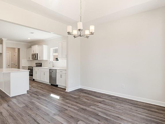 3rd image of 1709 Windsor Hill Ln